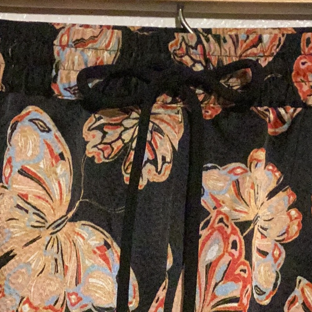 Black Floral Print Wide-Leg Pants - Picture 11 of 15